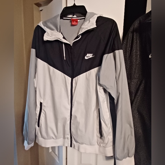 2 Mens medium Nike Windbreaker jackets.Great condition! Offers welcome😊 - Picture 2 of 3